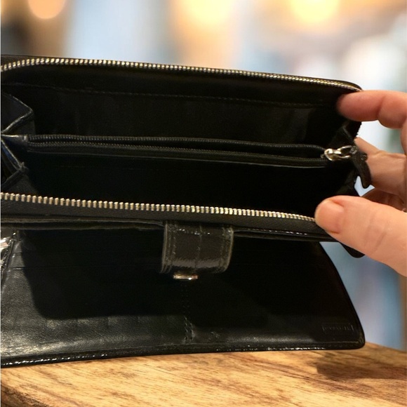 Coach Signature Wallet EUC leather/patent leather
black/white, - Picture 14 of 16